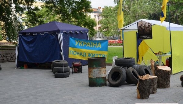 В Николаеве к приезду Порошенко протестующие запаслись шинами