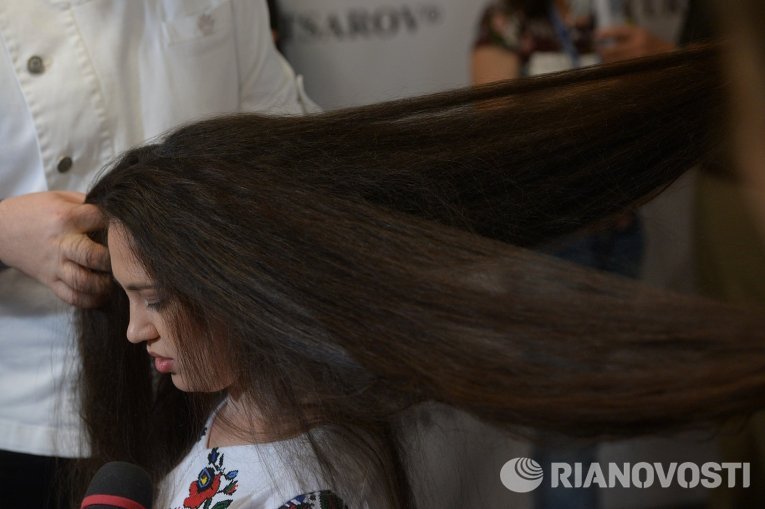 Обладательница самых длинных волос в Украине Кристина Кречкивская