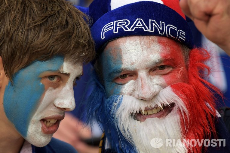 Болельщики сборной Франции перед началом матча группового этапа чемпионата Европы по футболу - 2016 между сборными командами Франции и Албании