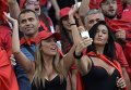 Болельщицы сборной Албании перед началом матча группового этапа чемпионата Европы по футболу - 2016 между сборными командами Франции и Албании