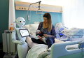 Робот Pepper разработан, чтобы заботиться о пациентах, больница в Остенде, Бельгия