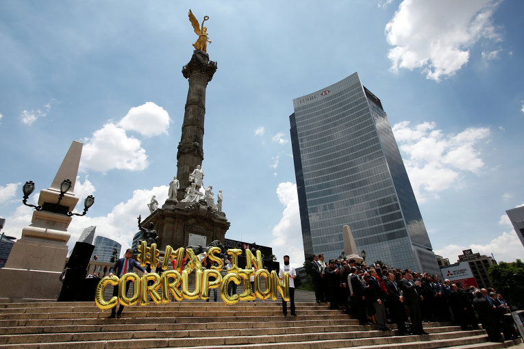 Протесты в Мехико против коррупции