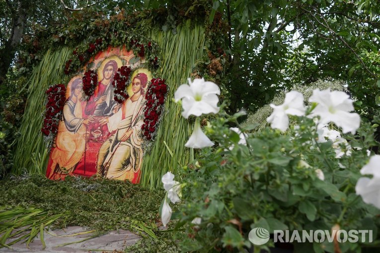 Праздник Феерия Ангелов и цветов в Свято-Михайловском Выдубицком мужском монастыре