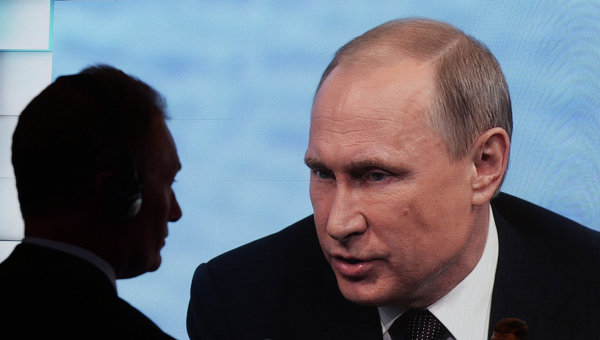 Трансляция выступления президента РФ Владимира Путина. Архивное фото