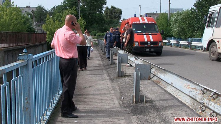 На месте взрыва под мостом в селе Дениши Житомирского района
