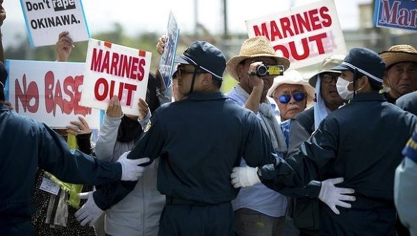 Протесты окинавцев против военных США