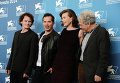 Актеры Антон Ельчин, Джон Легуизамо, Мила Йовович и режиссер Майкл Алмерейда (слева направо).