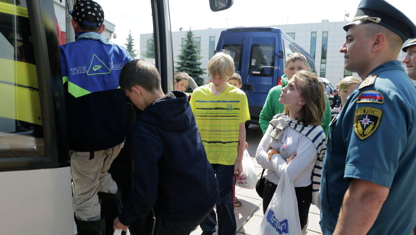 Спецборт МЧС доставил в Москву детей из Карелии. Архивное фото