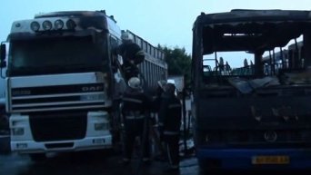 Крупный пожар в Николаеве: на стоянке сгорели шесть автобусов