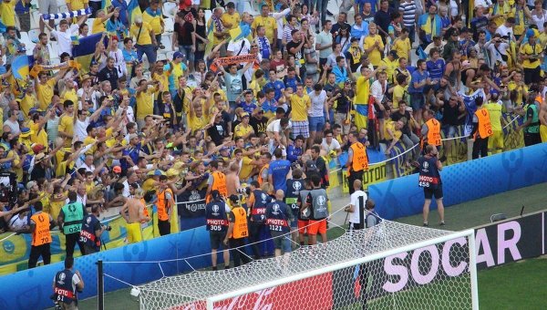Игроки сборной Украины подошли к болельщикам