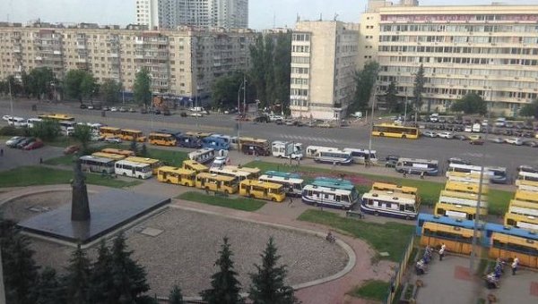 В Киеве перевозчики протестуют под стенами областного совета