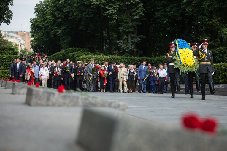 Участие Петра Порошенко в мероприятиях ко Дню скорби и чествования памяти жертв войны в Украине