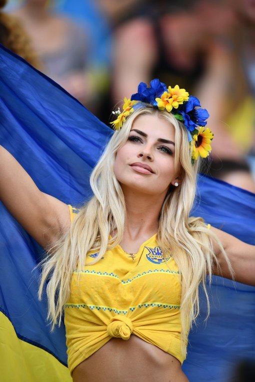 Болельщица сборной Украины по футболу на Евро-2016