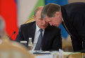 Президент России Владимир Путин (слева) и помощник президента РФ Юрий Ушаков. Архивное фото