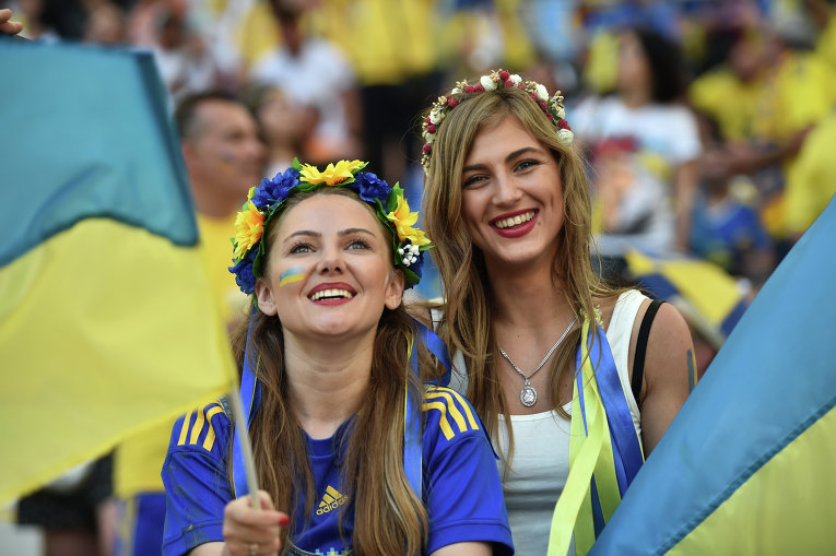 Болельщицы сборной Украины