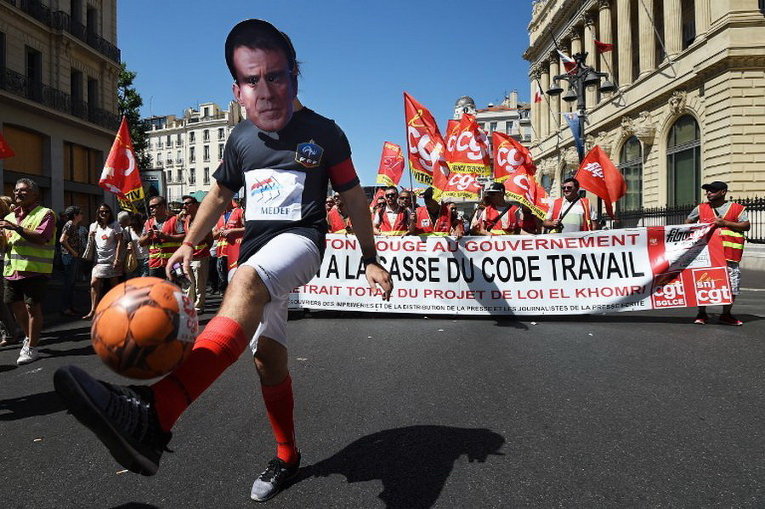 Протестующий против запланированных реформ французского правительства в области трудового права, Марсель, Франция