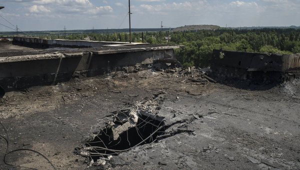 Последствия обстрелов Донецка. Архивное фото