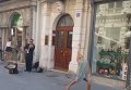 В Триесте палестинка покорила итальянцев танцем под музыку уличного музыканта. Видео