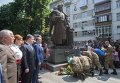 Петр Порошенко возложил цветы к памятнику Пилипу Орлику