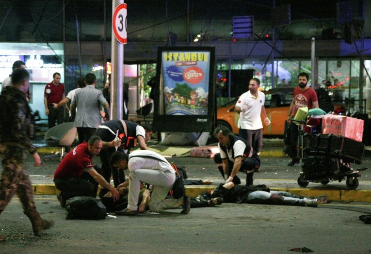 На месте теракта в Стамбуле