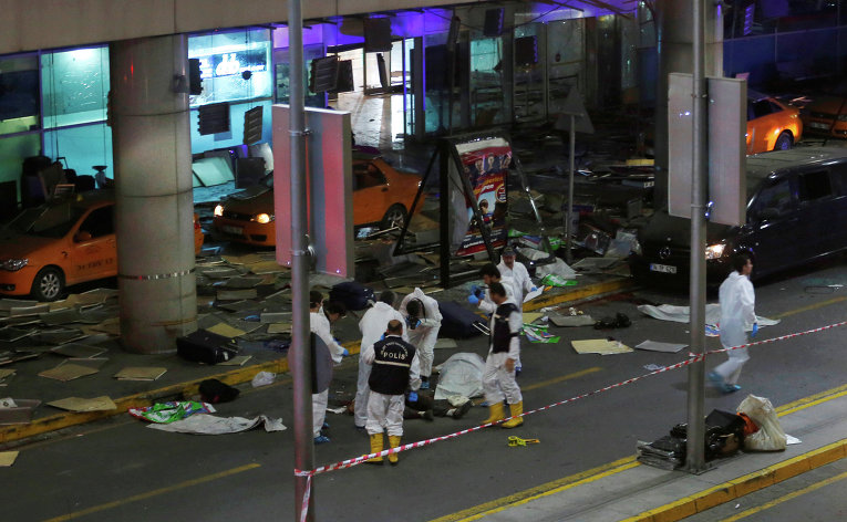 Последствия взрыва в аэропорту Ататюрка в Стамбуле 28 июня 2016 года