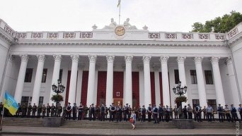 Полиция и Нацгвардия оцепили Одесскую мэрию