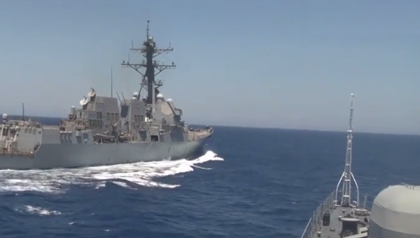 Опасное сближение американского эсминца Gravely и российского сторожевого корабля Ярослав Мудрый в Средиземном море