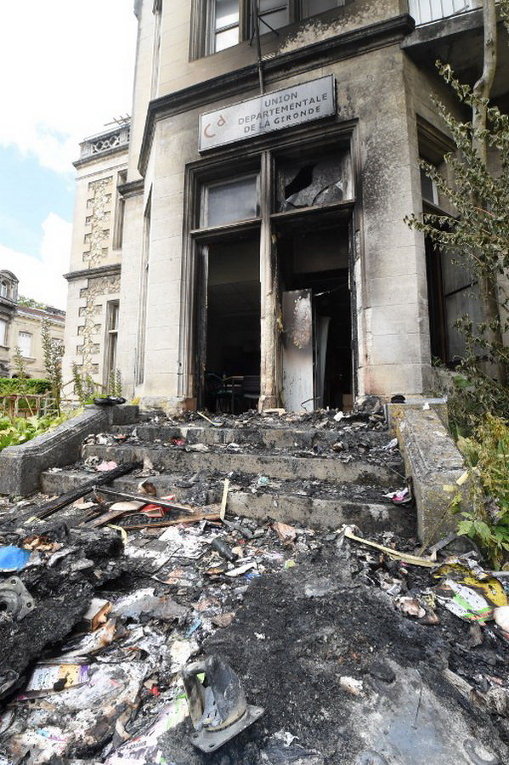 Штаб-квартира местного французского профсоюза CFDT после пожара, Бордо, Франция