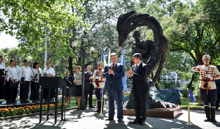 Петр Порошенко принял участие в официальном открытии памятника Тараса Шевченко в Софии