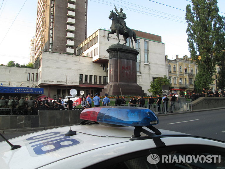 Ситуация у памятника Щорсу в Киеве