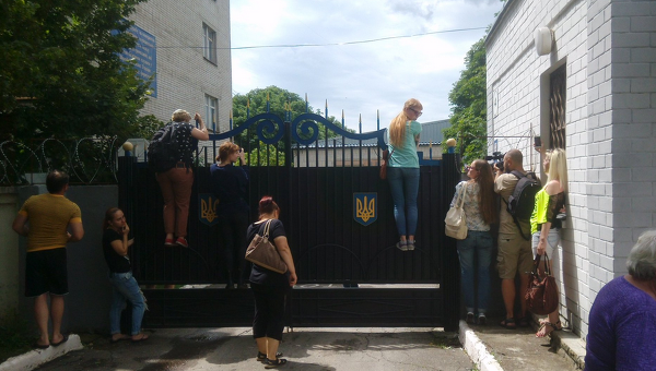 Ситуация у сборного пункта областного военкомата в Харькове