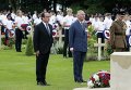 Президент Франции Франсуа Олланд и британский принц Чарльз участвуют в поминальной церемонии, посвященной погибшим во время битвы на Сомме в Первой мировой войне.
