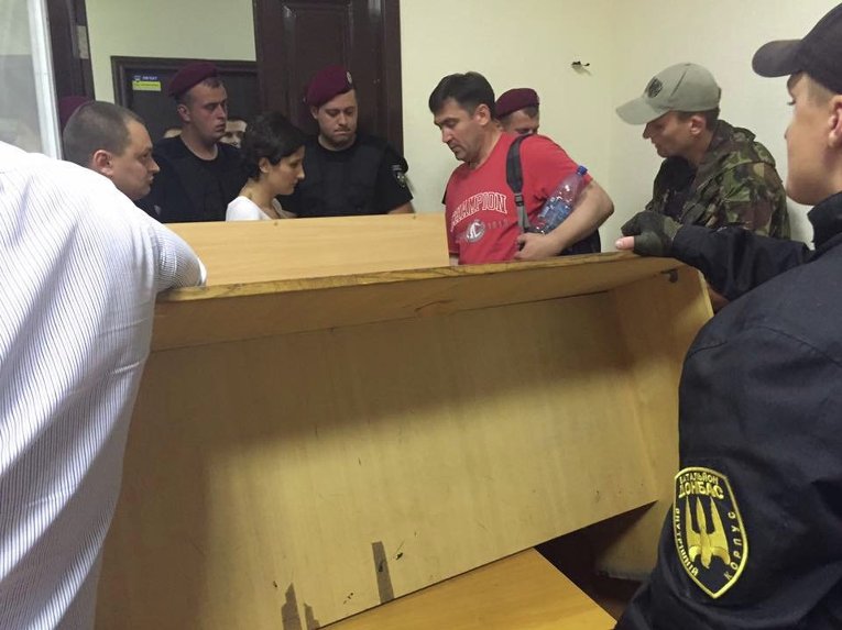 В суде из-за ареста командира Савченко разгорелся конфликт