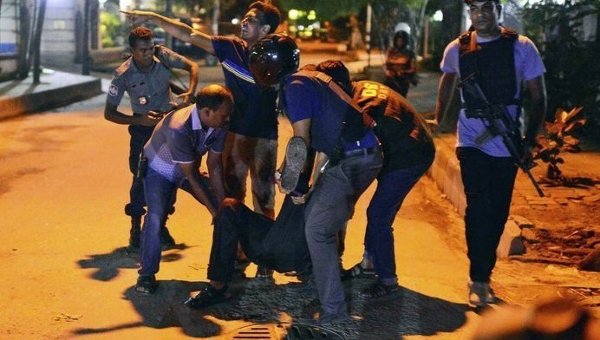 В Бангладеш начался штурм ресторана с заложниками