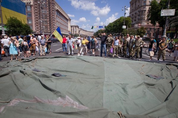 Активисты разложили палатку на Крещатике, протестуя против ареста Валентина Лихолита