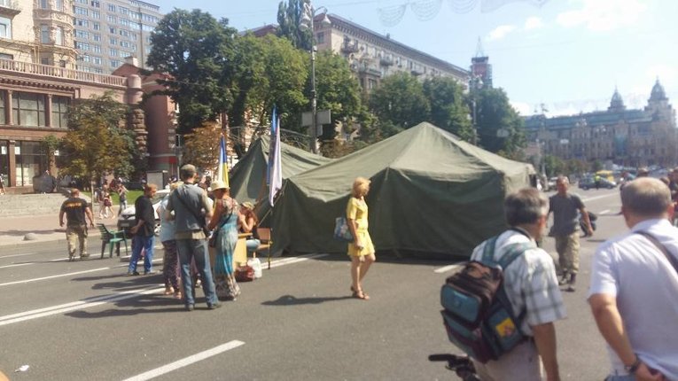 Сторонники айдаровца Лихолита установили палатку на Крещатике