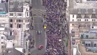 Тысячи лондонцев протестуют против выхода Британии из ЕС