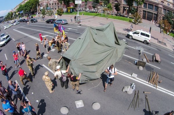 Палатка протестующих на Крещатике с высоты птичьего полета