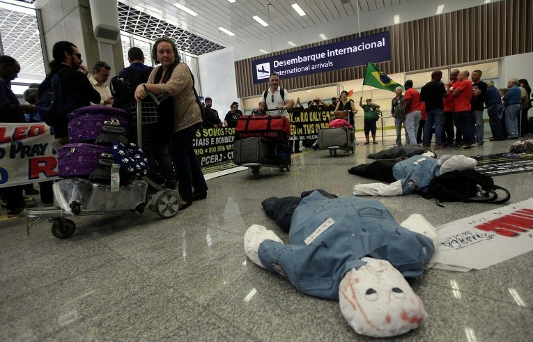 Протест в аэропорту Рио-де-Жанейро