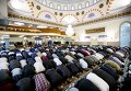 Праздничная молитва мусульман в Роттердаме