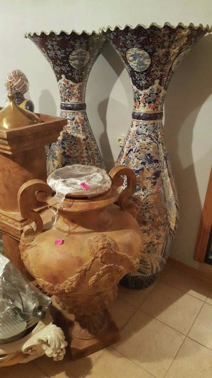 Антикварные вазы и картины, найденные у Андрея Клюева в ходе обыска