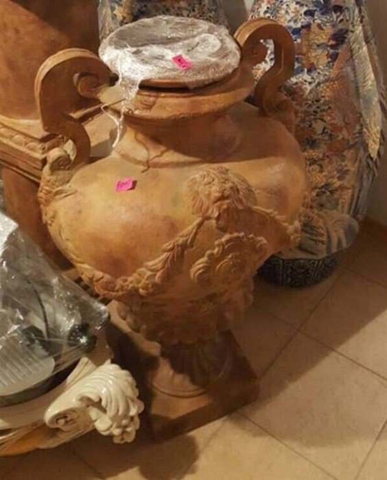 Антикварная ваза, найденная у Андрея Клюева в ходе обыска