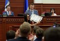 Виталий Кличко вручил Джамале диплом почетного жителя Киева