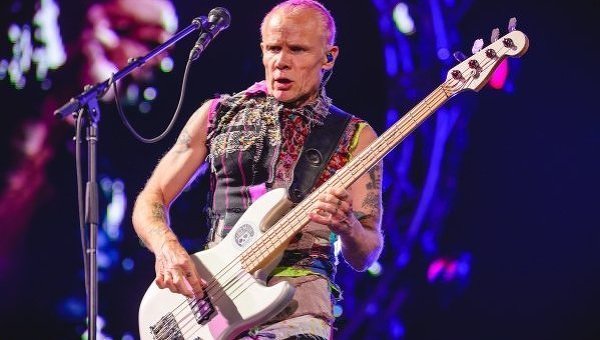 Концерт Red Hot Chili Peppers в Киеве. Бас-гитарист и сооснователь группы Red Hot Chili Peppers Питер Бэлзари