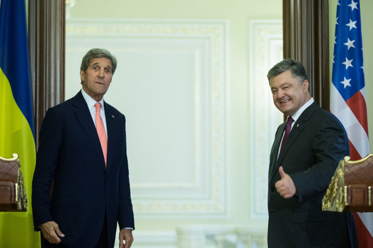 Петр Порошенко и Джон Керри 7 июля 2016 года