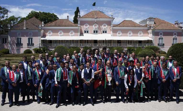 Сборную Португалии встречали на родине поклонники