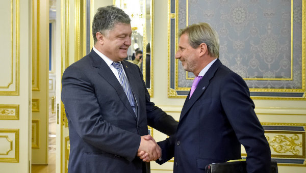 Президент Петр Порошенко обсудил либерализацию визового режима с Евросоюзом с комиссаром ЕС Йоханнесом Ханом