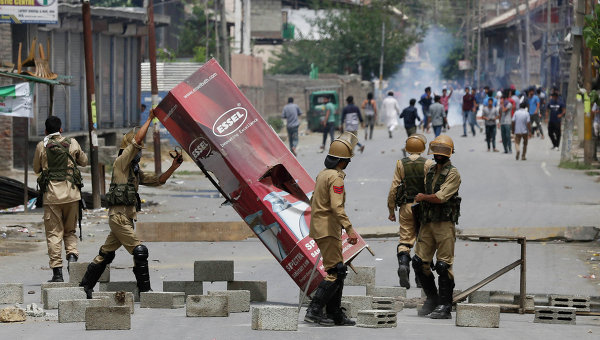 Массовые протесты в индийском Кашмире