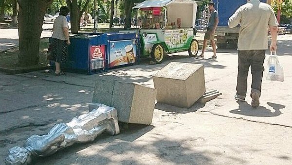 В Севастополе повалили памятник Ленину