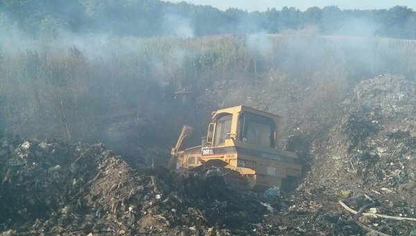 Пожар на мусорной свалке под Киевом